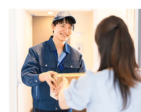 宅配物を渡す様子